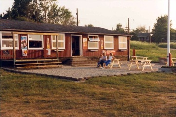 VED STRANDEN 2 - LYSTRUP STRAND, Pavillionen med issalg.jpg